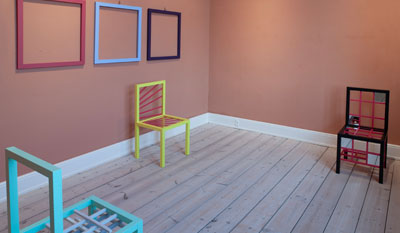 Peter Holm. Titel: GLENN GOULDS CHAIR og to “rammeværker” Uden titel.
