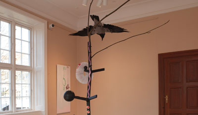 Sonja Lillebæk Christensen. Titel: Tjener, 2024. Eva Öhrling. Titel: TUR-RETUR THORVALDSENS MUSEUM.